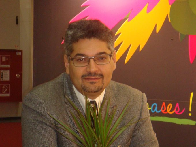 Intitulé 1 : POPOSITION D'UNE NOUVELLE FILIERE AGRO-ENERGETIQUE PHOENICICOLE, SORTANT DE LA DEPENDANCE ALIMENTAIRE ! Intitulé 2 :POUR UN NOUVEAU CHEMIN CRITIQUE DES PRATIQUES CULTURALES PHOENICICOLES PAR UNE APPROCHE  INTEGREE DE NATURE AGRO-ENERGETIQUE. Monsieur Brahim Zitouni PDG Nakheel El Djazair Algérie. Membre du GRFI Filaha Innov.