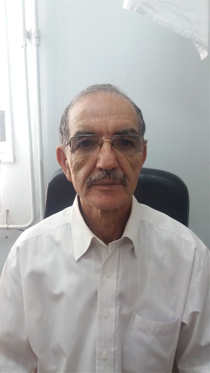 Intitulé : LA RHIZOSPHERE ET LE ROLE DES MICROORGANISMES DANS LA RESTAURATION ECOLOGIQUE DES SOLS.  Professeur Abdelkader Bekki Directeur du Laboratoire de Biotechnologie des rhizobiums et amélioration des plantes (LBRAP) Université d'Oran 