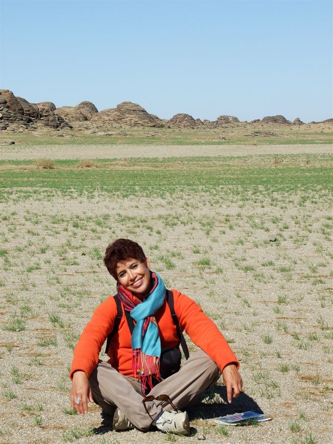 Intitulé : L’ECOTOURISME UNE SOLUTION RESILIENTE POUR LA REGENERATION ET LA VALORISATION DES OASIS. Dr Sabrina Benmecheri  Biologiste, Docteur en Ecologie, Expert international en écotourisme, formatrice en structuration et gestion de projets écoresponsables Auteure et conférencière Fondatrice de la société ZENAGE & des DESTINATIONS DU BONHEUR© France