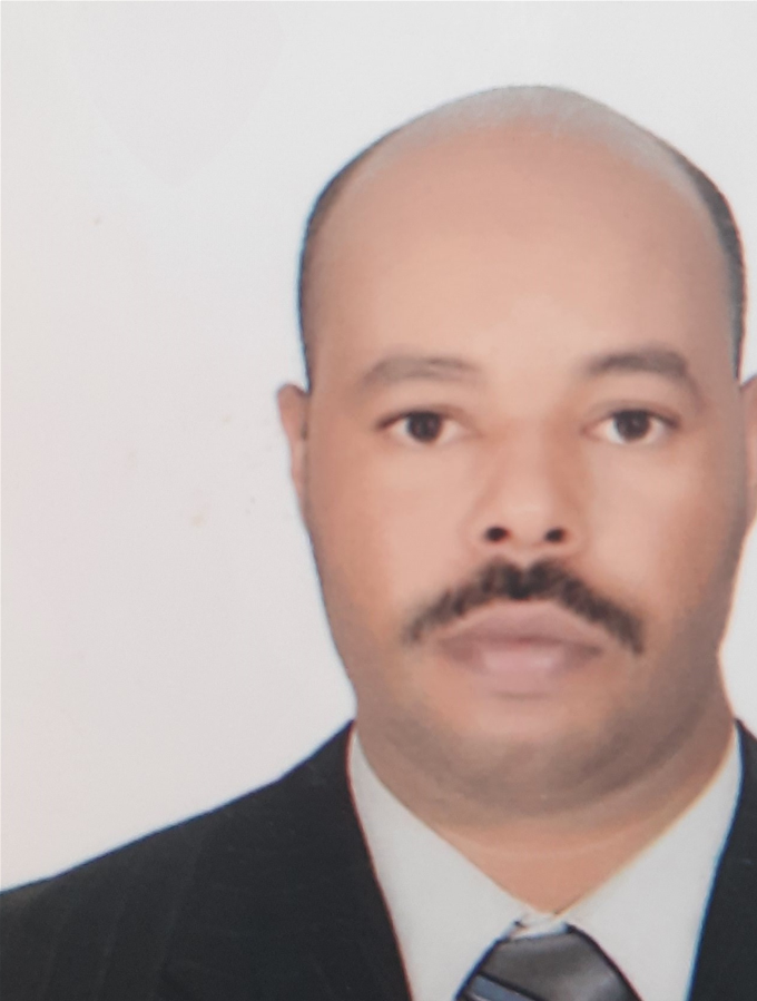 Intitulée : L'EAU SOUTERRAINE DANS LES OASIS DU TOUAT, GOURARA ET TIDIKELT - POTENTIALITES ET CONTRAINTES DE GESTION. Monsieur Salem Idda Docteur en Géographie et Aménagement du Territoire - Président de l'Assemblée Populaire de la Wilaya 